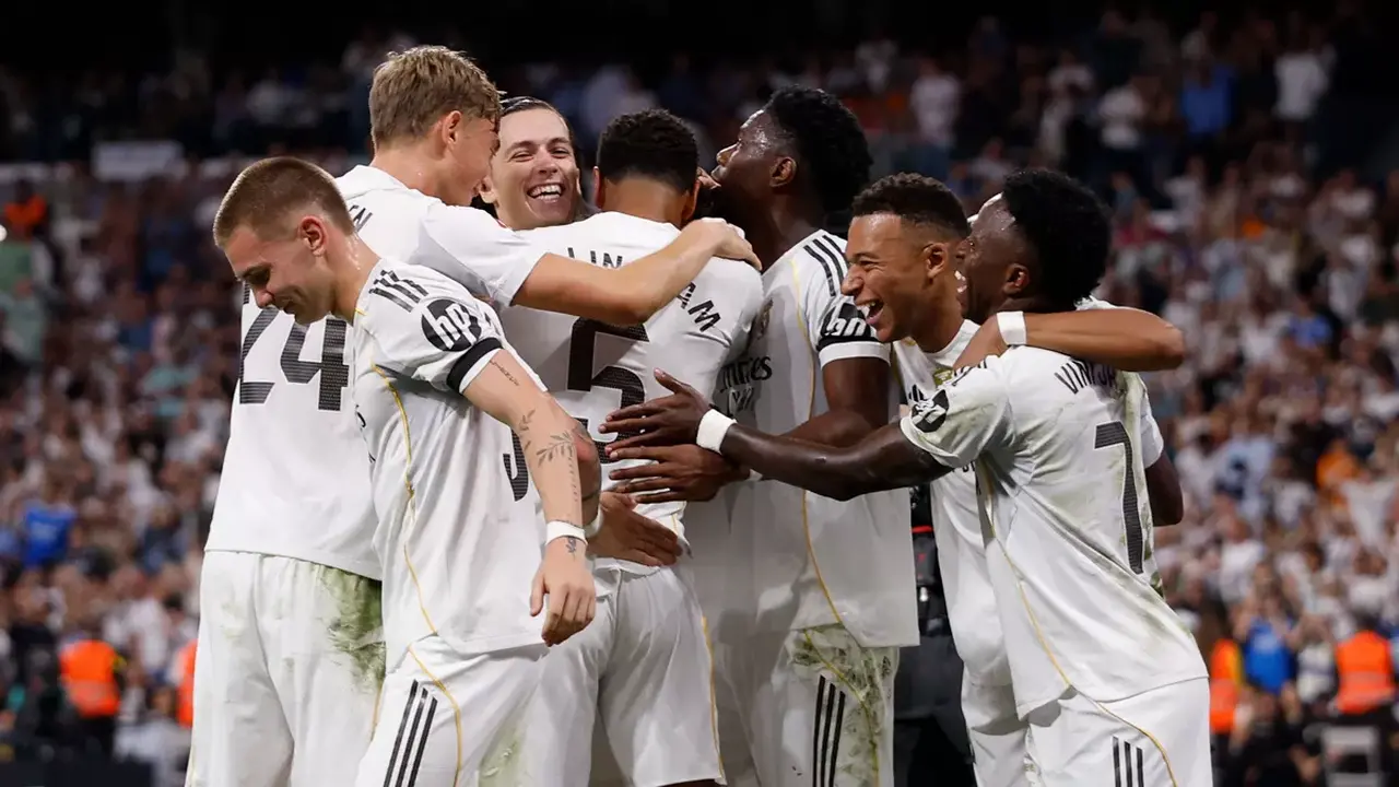 جدول مزدحم يجمع الدوري الإسباني وكأس السوبر وملك إسبانيا ودوري أبطال أوروبا